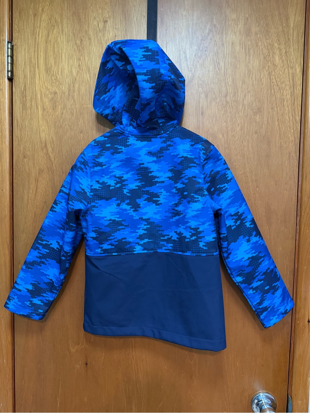 Free Country Blue Camo Hooded Softshell Jacket with Neon Green Trim - Picture 4 of 8